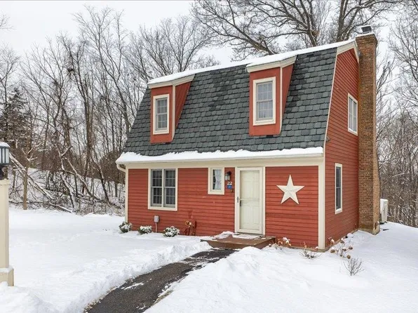 22 Thatcher Ln, Galena, IL 61036