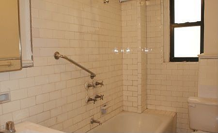 3rd image of 65 W 95th St APT 5A
