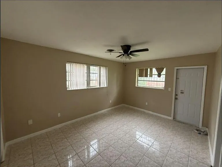 16980 N Miami Ave — Photo 6