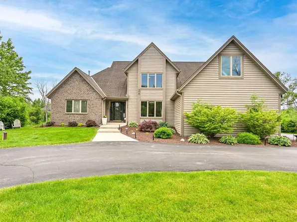 1441 West County Line ROAD, River Hills, WI 53217