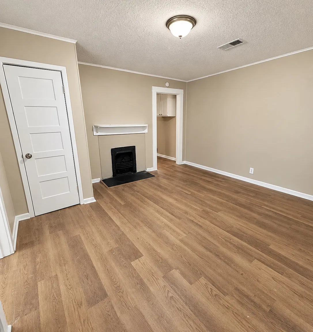 4 bed, 1377 sqft, $1,700 — Photo 2