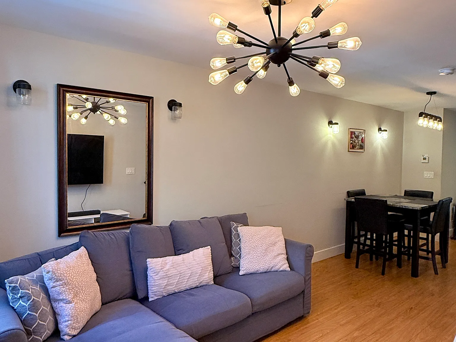 3 bed, 2.5 bath, 1950 sqft, $2,100 — Photo 2
