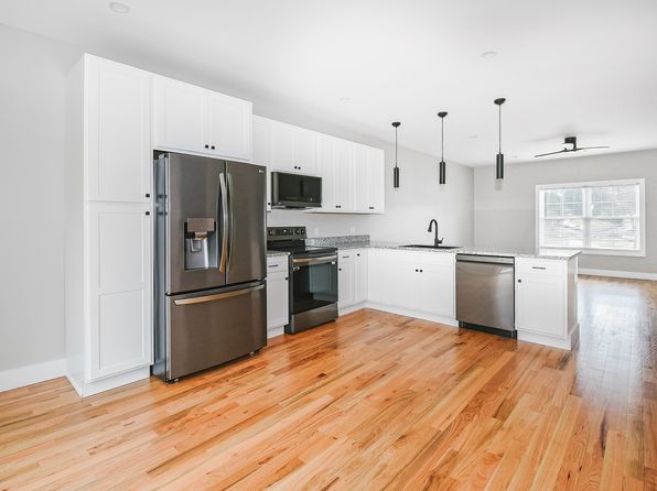243 Echo Lake Rd #3