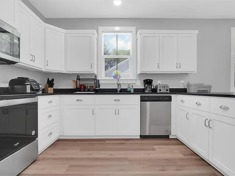 1115 E Broad St — Photo 19