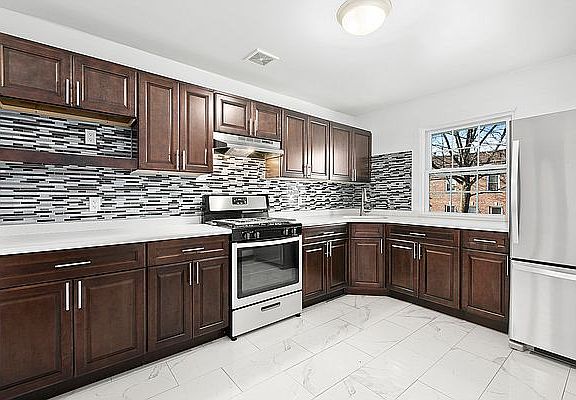 2nd image of 450 Midwood St Floor 3