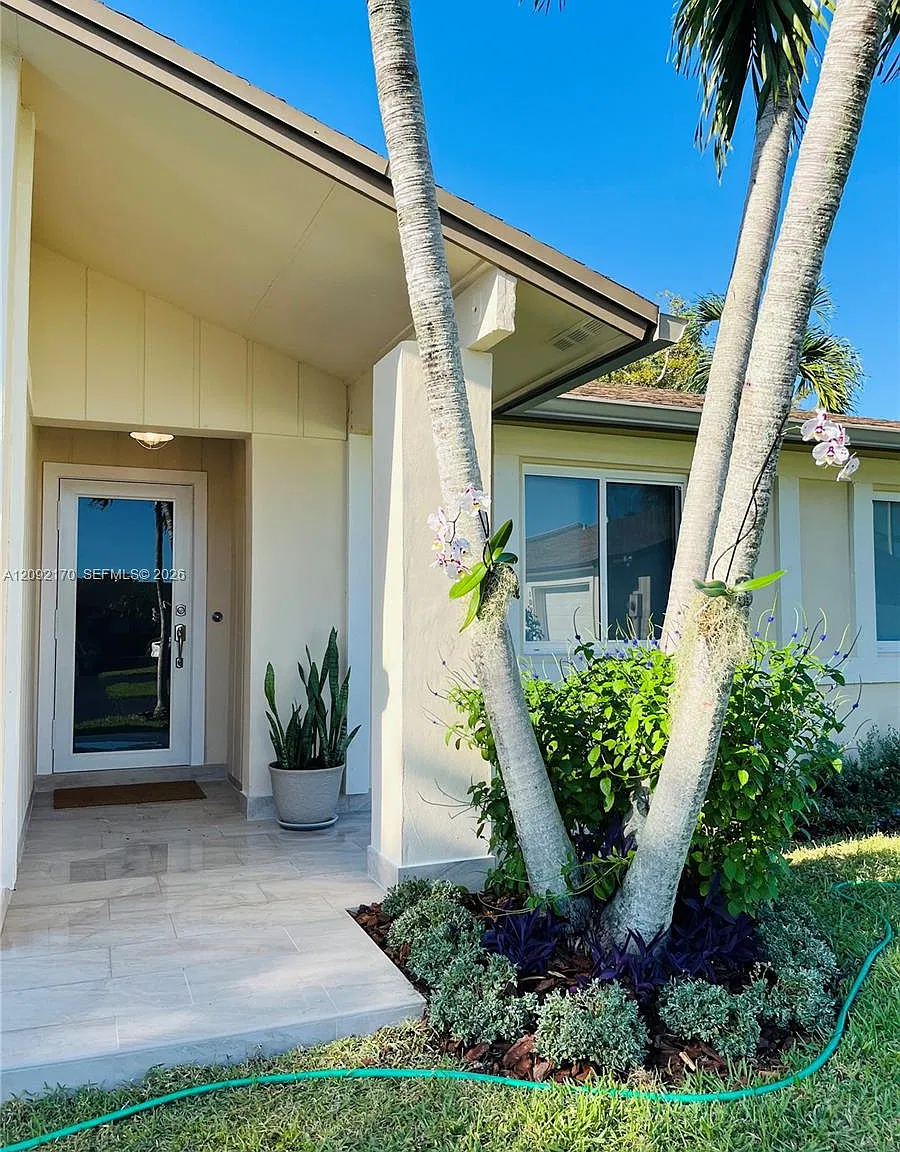 3 bed, 1156 sqft, $3,500 — Photo 2