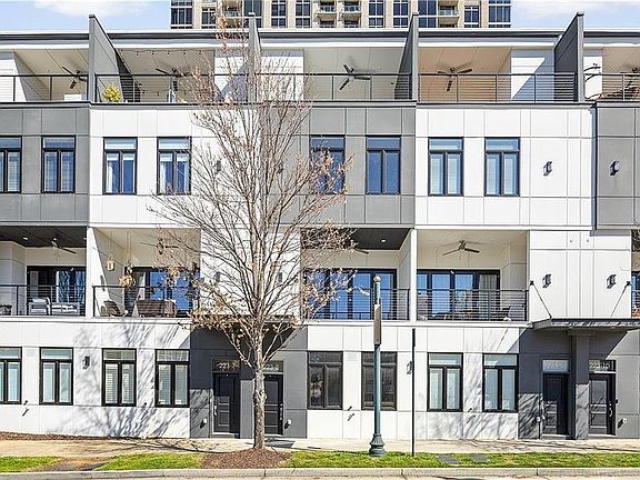 3rd image of 223 16th St NW #8