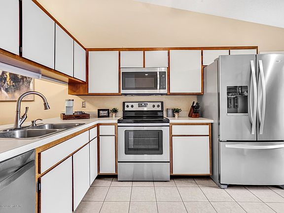 5th image of 3461 Donzi Way E