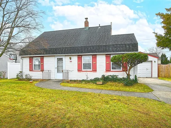 22 Harbor Lane, Levittown, NY 11756