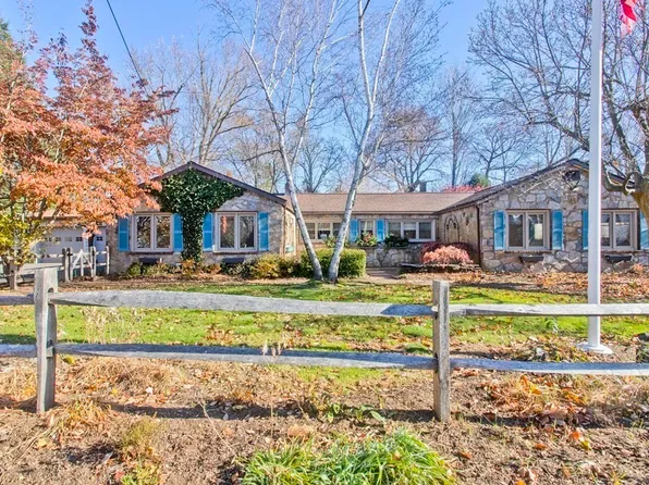 81 Woodbridge St, South Hadley, MA 01075