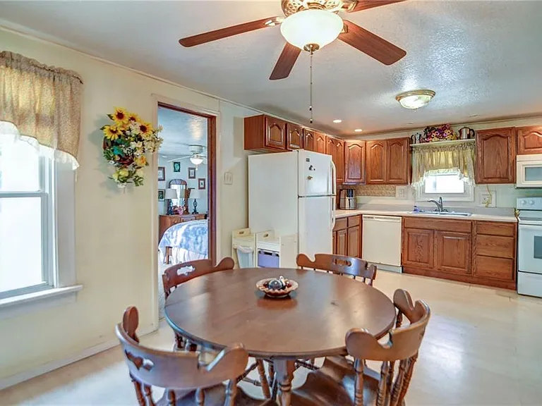 1739 N Gulick Ave — Photo 4