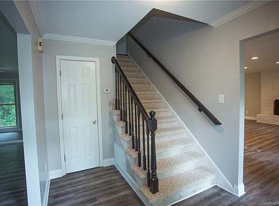 2nd image of 866 Hillcroft Pl