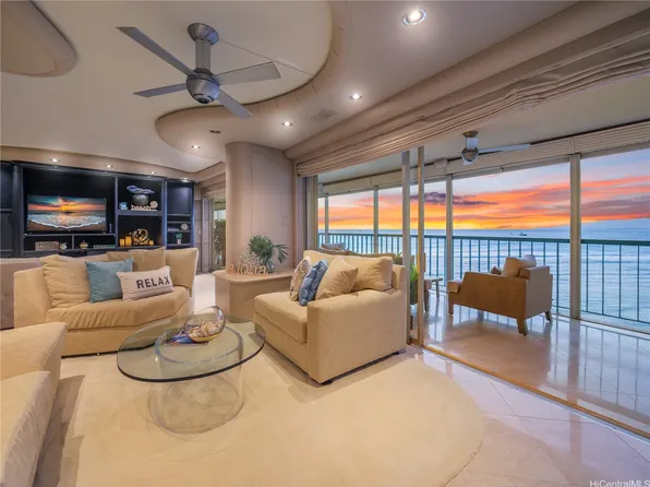 2877 Kalakaua Ave APT 907, Honolulu, HI 96815