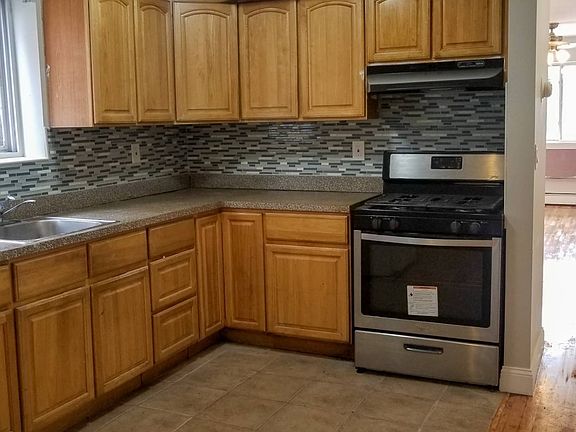 3rd image of 1051 E 226th St