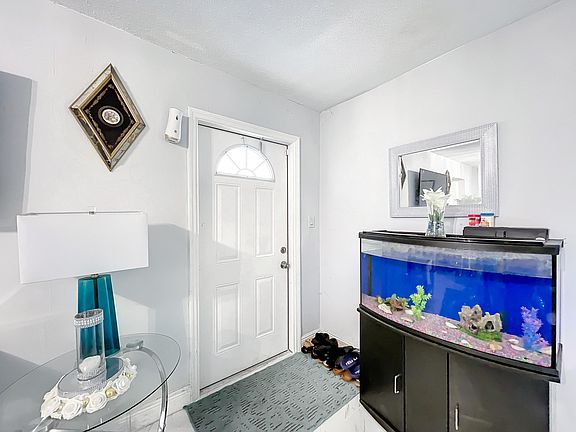 3rd image of 613 NW 9th Avenue