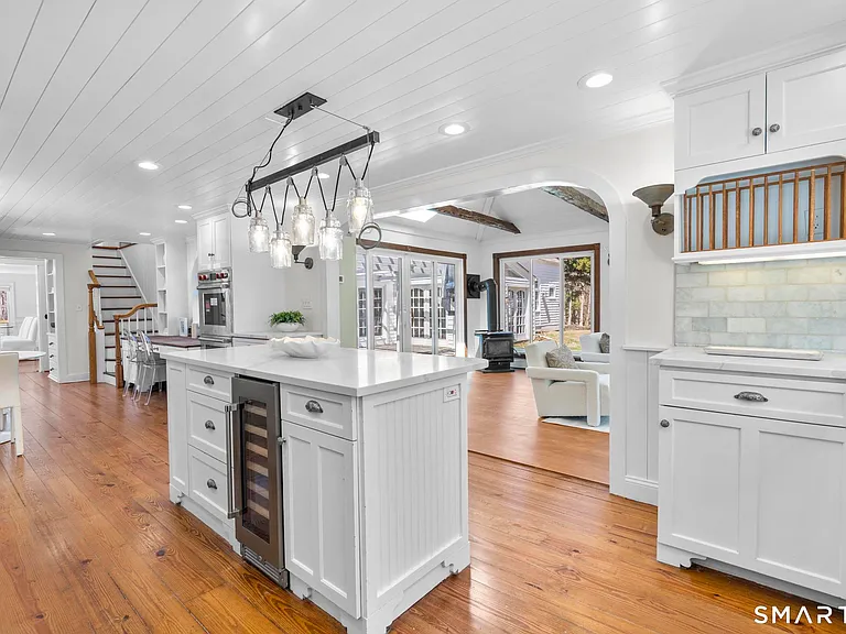 1090 Ridgefield Rd — Photo 8