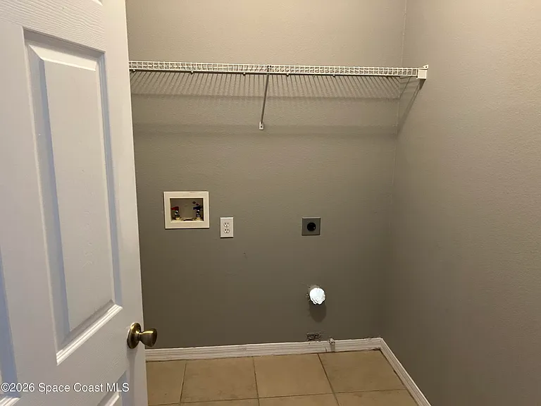 810 Benton Dr — Photo 20