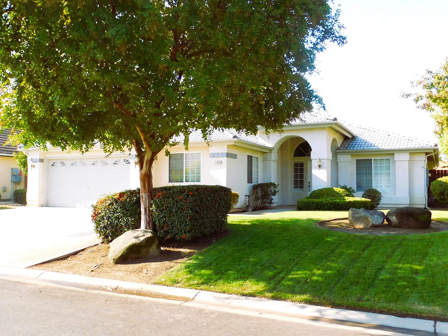 3 bed, 2007 sqft, $2,195 — Photo 1
