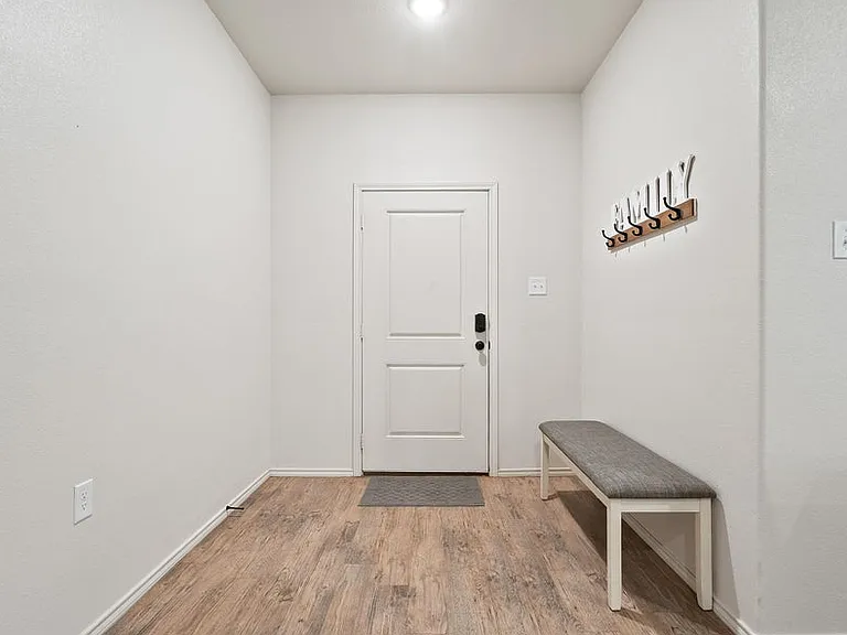 5606 Kemper St — Photo 3