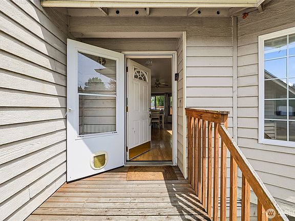 3rd image of 417 Yakima Boulevard