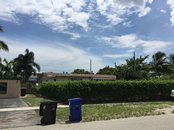 3rd image of 3792 SW 17th St