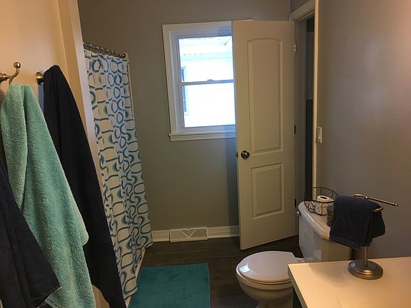 5th image of 621 E 15th St