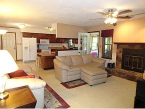 3rd image of 140 Park Dr