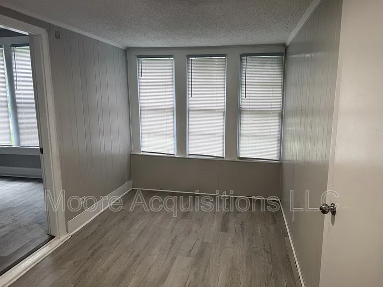 1108 W Center St — Photo 8
