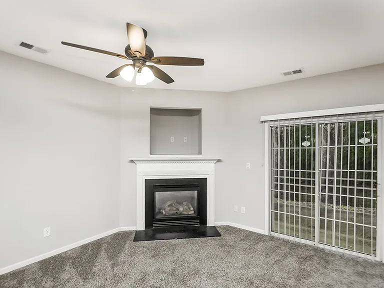 713 Celeste Ln SW — Photo 6