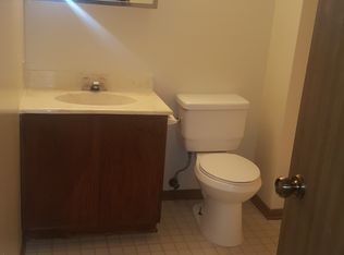725 Dean Dr APT 3, South Elgin, IL 60177
