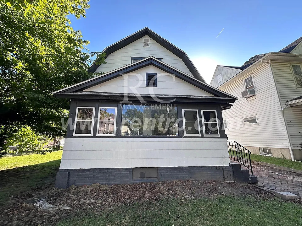 709 Sherman St
