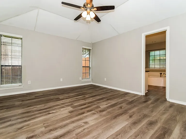 504 N Winding Oaks Dr — Photo 9