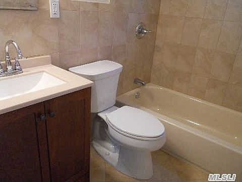 5th image of 61 Woodbine Dr E