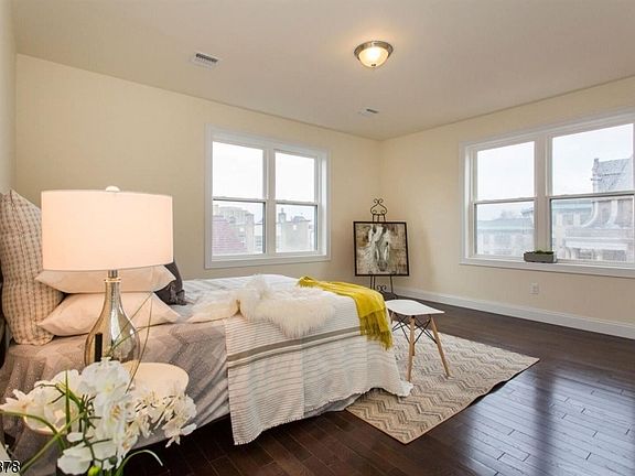 5th image of 90 Clinton Ave Unit 401