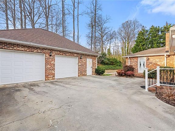 4th image of 471 W Hunting Ridge Dr