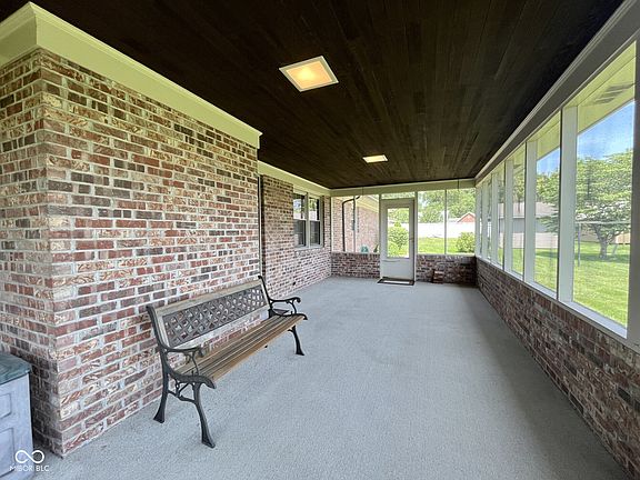 4th image of 305 Jodi Dr
