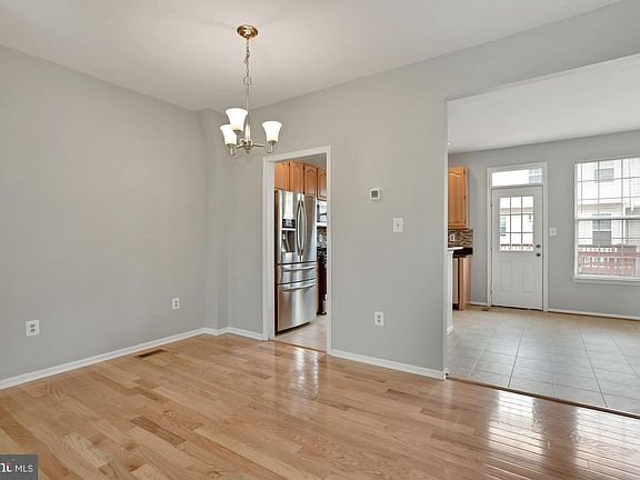 5th image of 5807 Stream Pond Ct