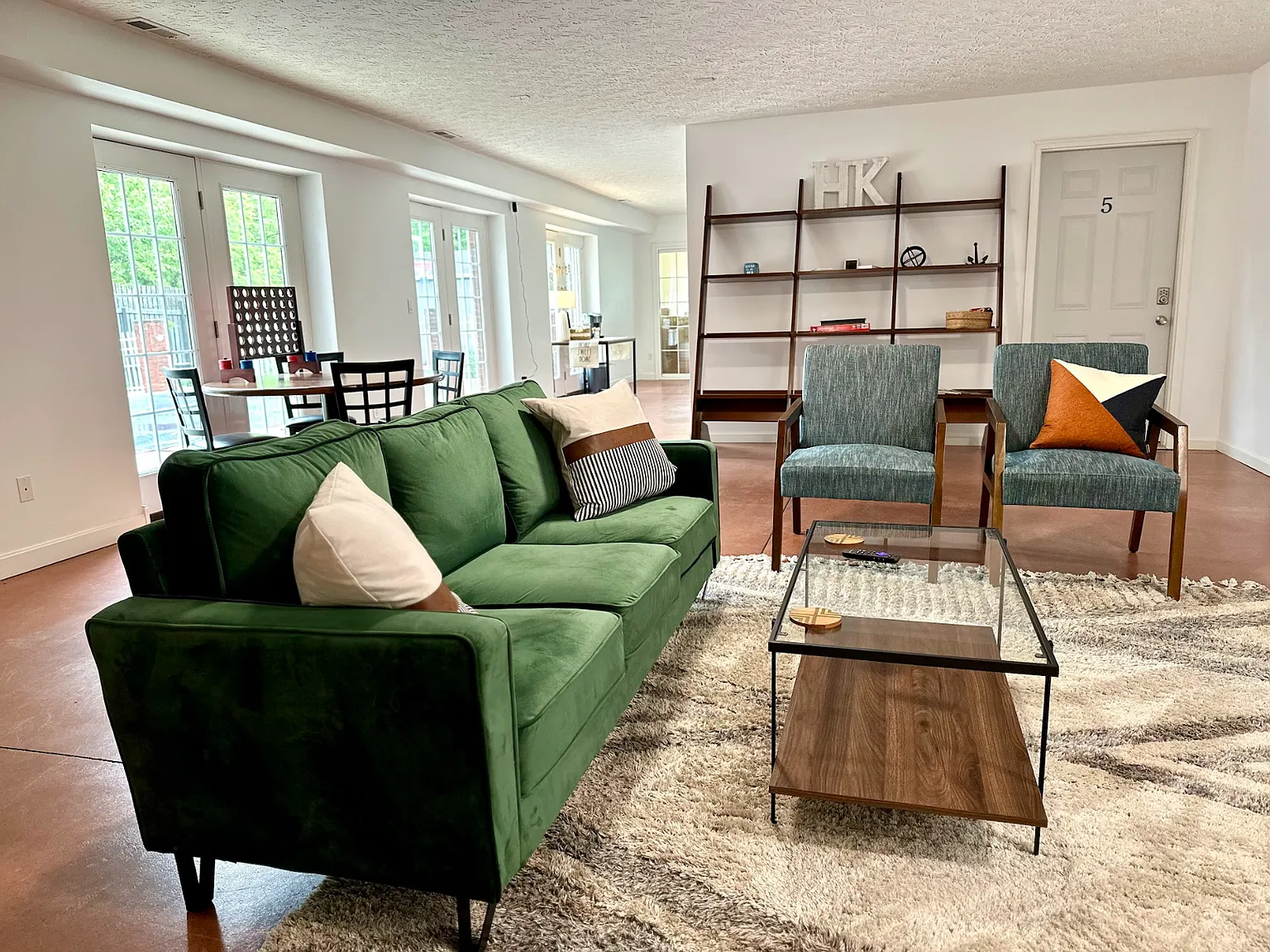 5 bed, 3.5 bath, 9500 sqft, $949 — Photo 3