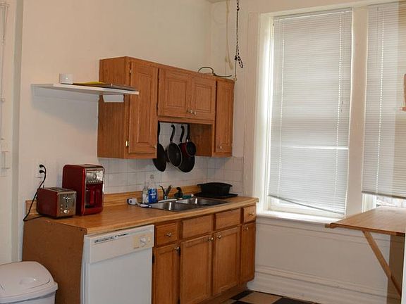 5th image of 923 N Noble St #1FF