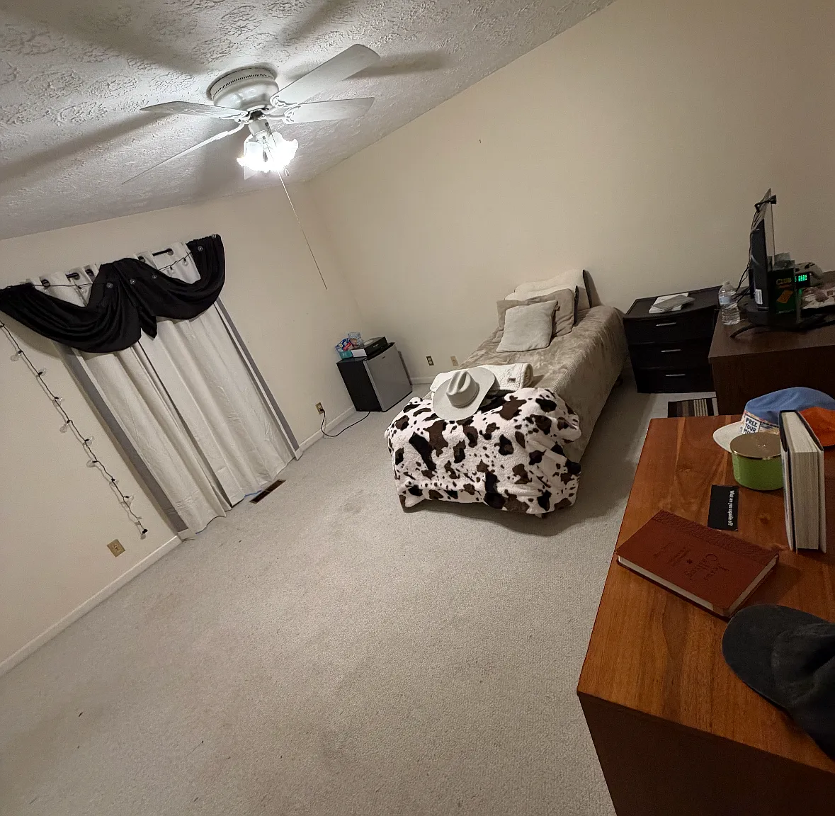 3 bed, 2800 sqft, $1,200 — Photo 1