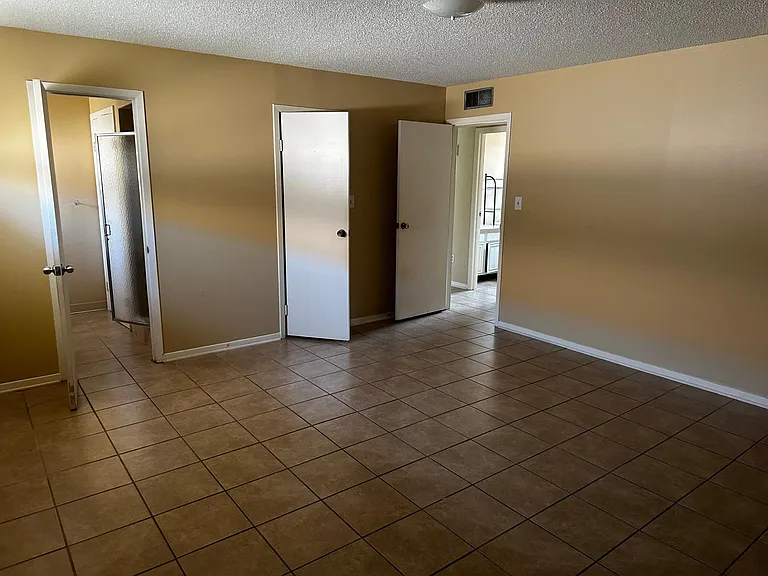 1118 Violet Ave #A — Photo 7