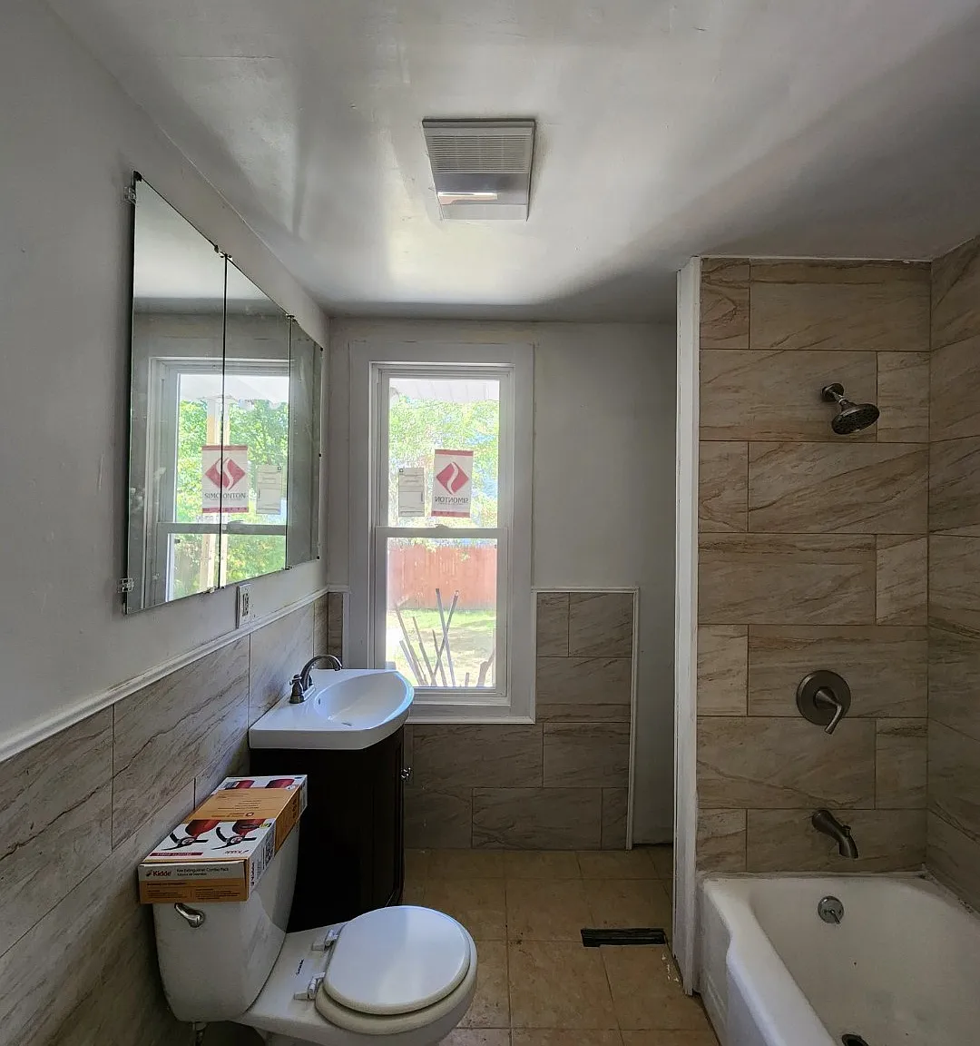 4 bed, 1200 sqft, $1,415 — Photo 2