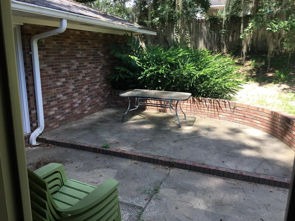 4 bed, 2421 sqft, $2,100 — Photo 2