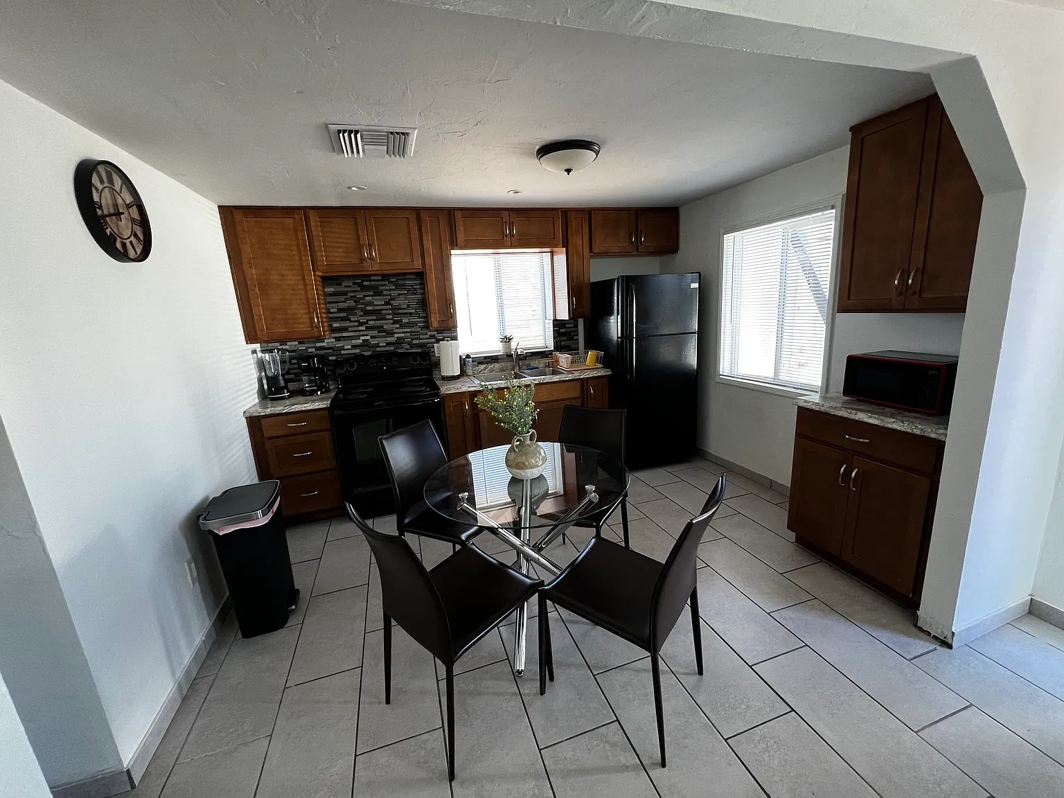 2145 N Belvedere Ave — Photo 2