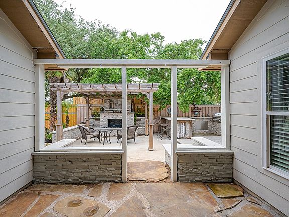 4th image of 101 Heron Oaks