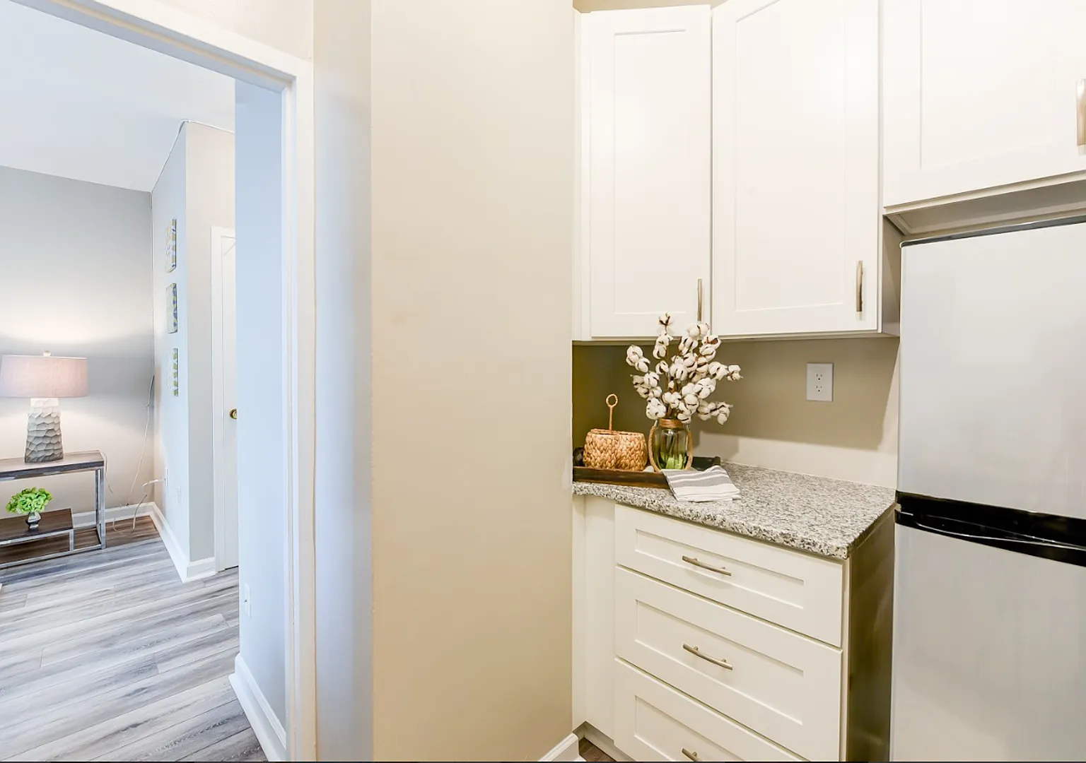 Newly Renovated Top Floor Studio At River Place East! — Photo 2