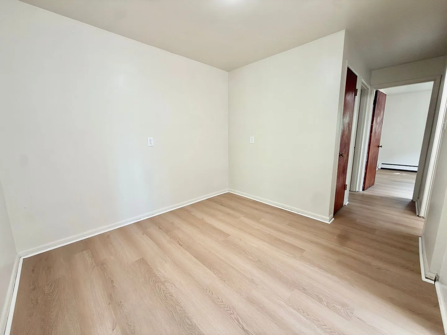 2 bed, 1.0 bath, $1,095 — Photo 4