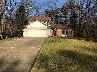 18685 Pawnee Dr, Spring Lake, MI 49456