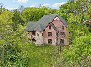 557 Signal Hill Rd, North Barrington, IL 60010