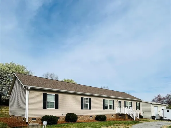 111 Fosstoral St, King, NC 27021